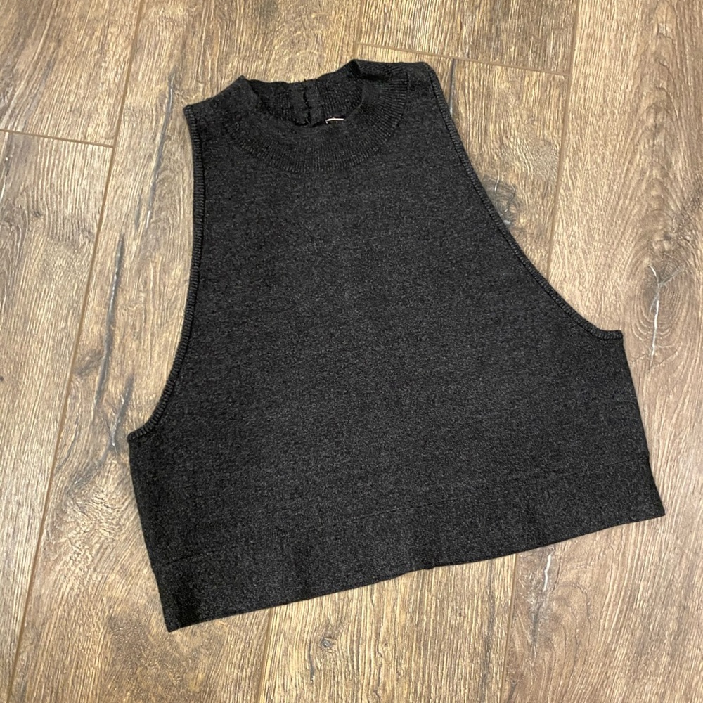 🤍 Super Cute Victoria’s Secret Crop Top 🤍